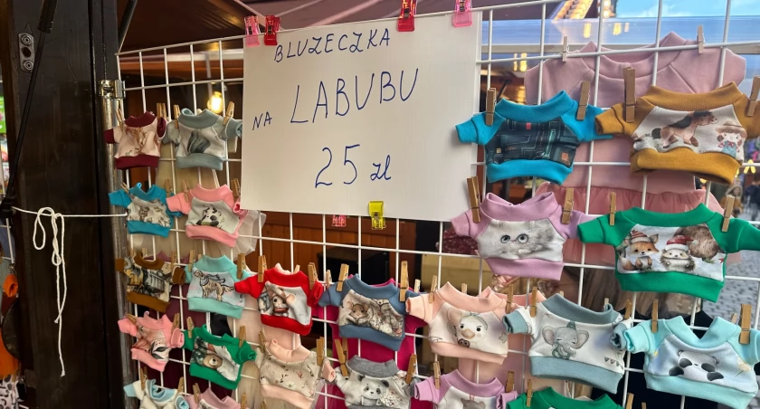Nowy hit wrocławskiego jarmarku. To ubranka dla... Labubu!