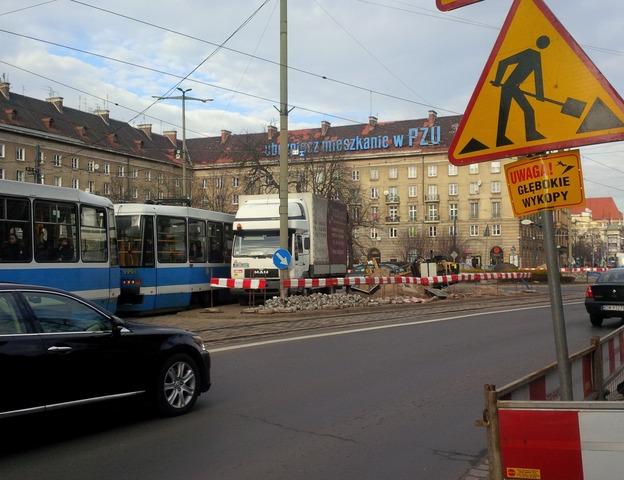 Opóźnienia przy budowie nowych świateł na placu Kościuszki. Mają być gotowe w kwietniu
