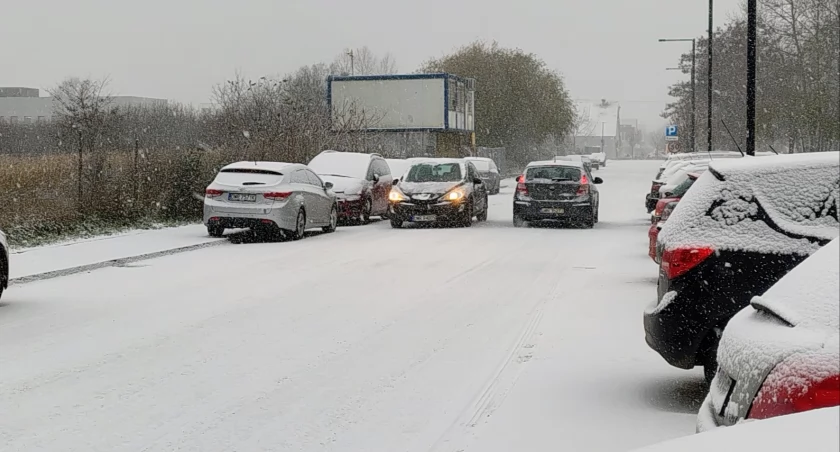 Nadchodzą intensywne opady. Najpierw deszcz, potem śnieg. Zacznie się już dziś! 