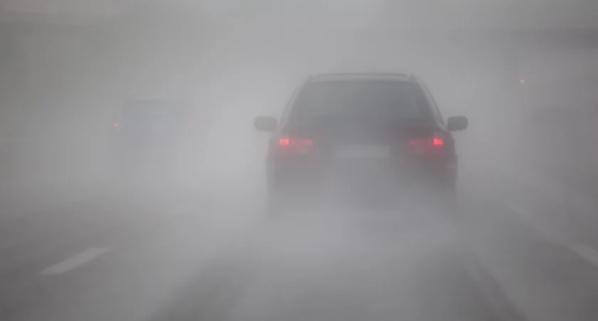 Ostrzeżenie dla Wrocławia: Będzie gęsta mgła, do tego śliskie drogi
