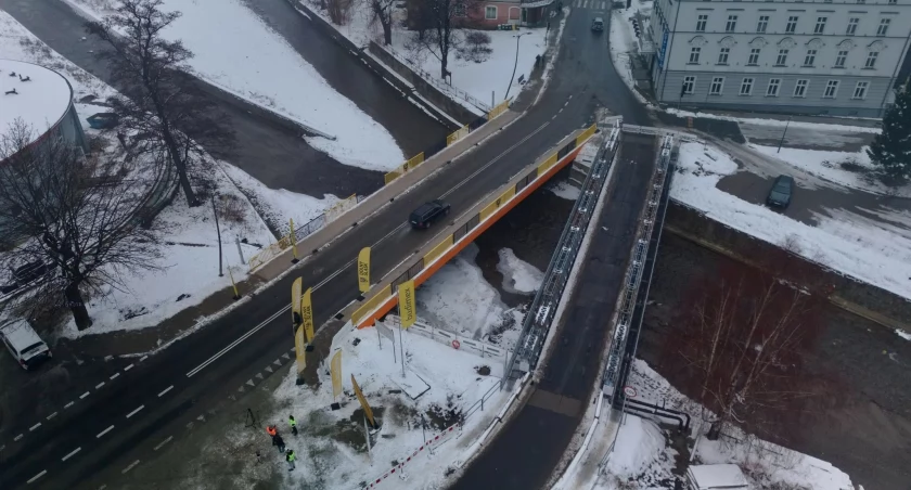 Zdążyli przed zimą. Nowy most w Stroniu Śląskim powstał w 8 miesięcy