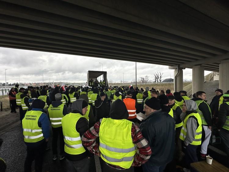 Rolnicy grożą: Zablokujemy wszystkie wjazdy do Wrocławia. Nie dostaniecie się do miasta