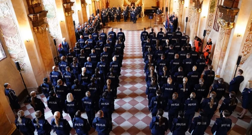 Praca w policji? Tyle dostaniesz na początek. Ale pensja nie wszystko!