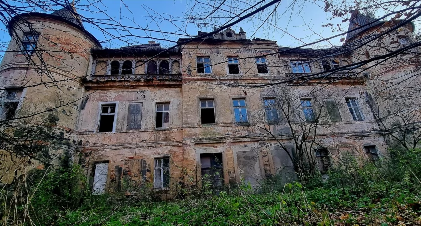 Tu baronową uduszono w jej własnym łóżku. Dolnośląski pałac i jego mroczne legendy