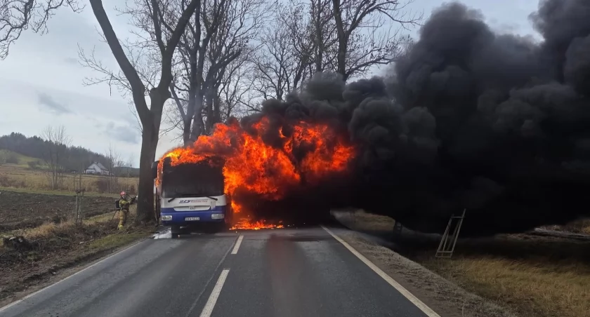 Autobus płonął jak pochodnia. Chwile grozy na Dolnym Śląsku