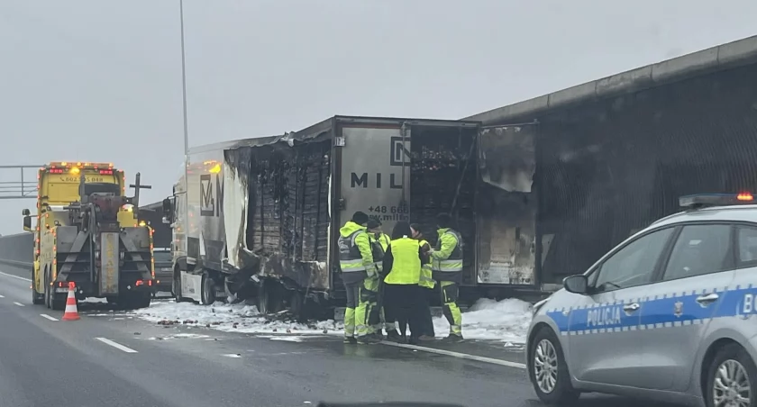 AOW zablokowana po pożarze. Potężne korki