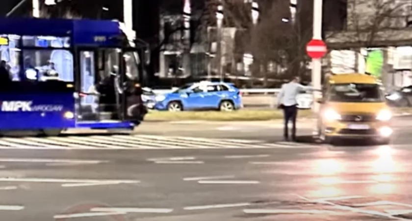 Motorniczy celował z broni do kierowcy. Został skazany za coś innego