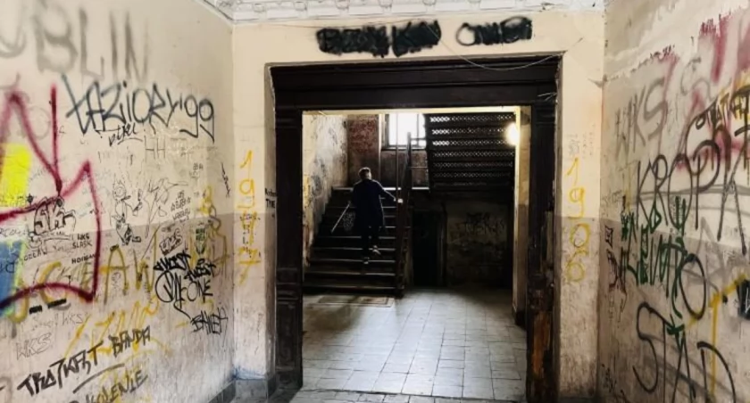 „Domy strachu” we Wrocławiu. Kurierzy boją się tam wchodzić
