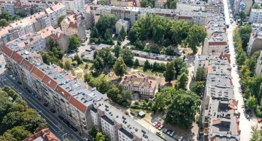 Gigantyczne podwórko między kamienicami zmieni się nie do poznania. To będzie rewolucja za miliony