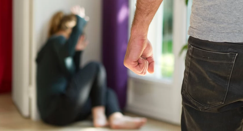 Makabra w wigilijną noc. 26-latek brutalnie zaatakował swoją znajomą