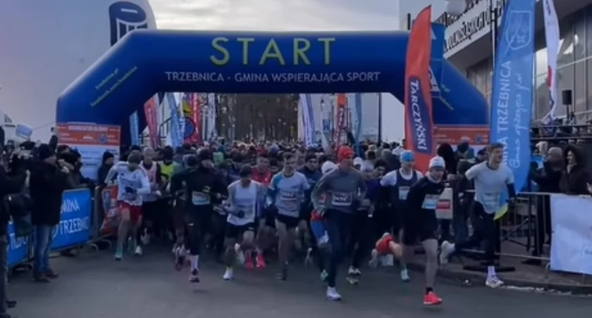 Uliczny Bieg Sylwestrowy w Trzebnicy. Prawie 800 zawodników na starcie