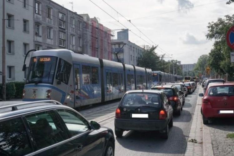 Wrocławianie tracą rocznie ponad tydzień tkwiąc w korkach