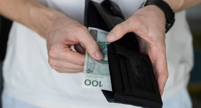 Tyle naprawdę zarabia się we Wrocławiu i „obwarzanku”. Stolica regionu w tyle za sąsiadami