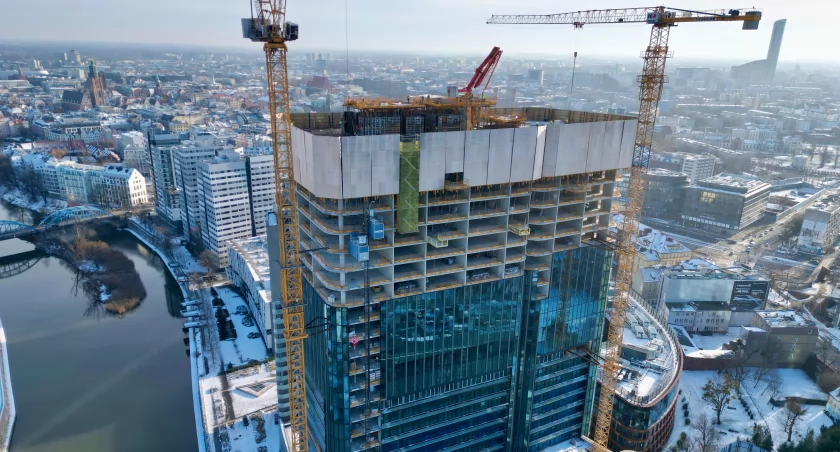 Drugi po Sky Tower wieżowiec już jest wielki. A jeszcze sporo urośnie!