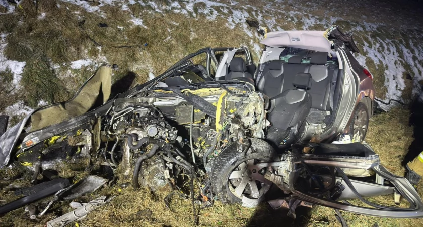 Tragiczny wypadek na Dolnym Śląsku. Z Peugeota został tylko wrak, nie żyje kierowca