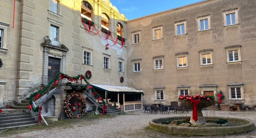 Ten dolnośląski zamek w Gorzanowie tętni życiem i jest większy niż Wawel