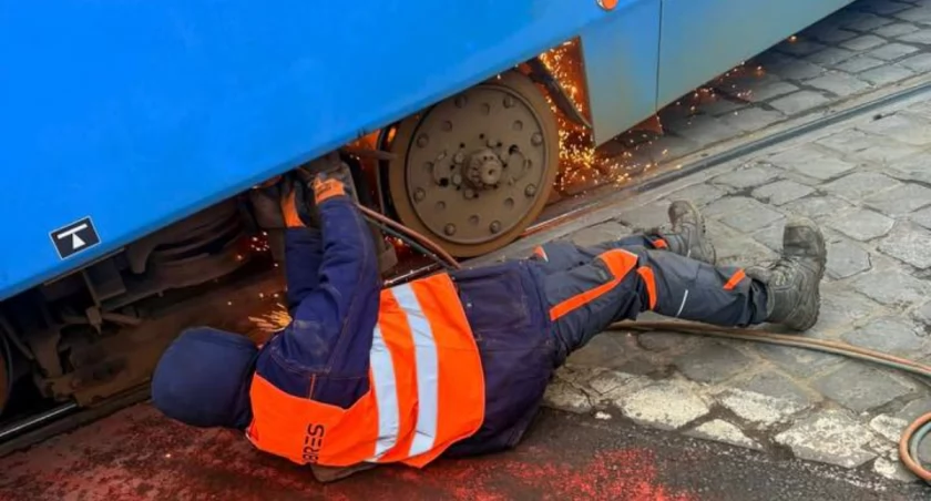 Komunikacyjny paraliż po wykolejeniu tramwaju. Duże utrudnienia blisko centrum Wrocławia
