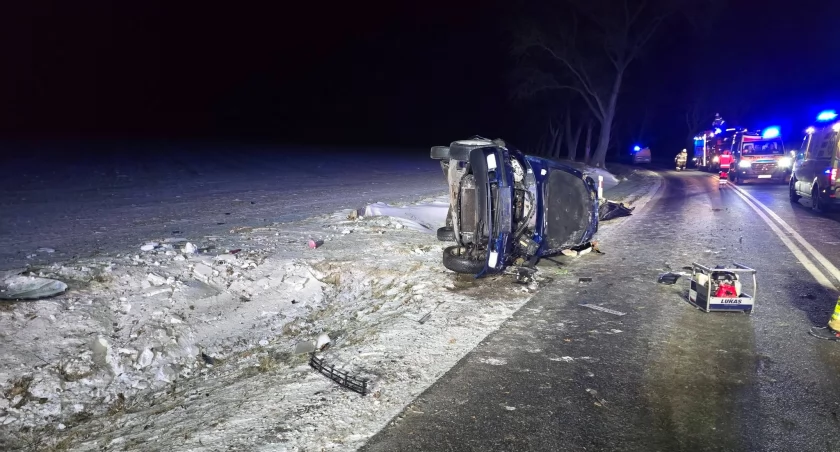 23-letni pasażer nie żyje, 28-letni kierowca został ciężko ranny. Tragiczny początek tygodnia 
