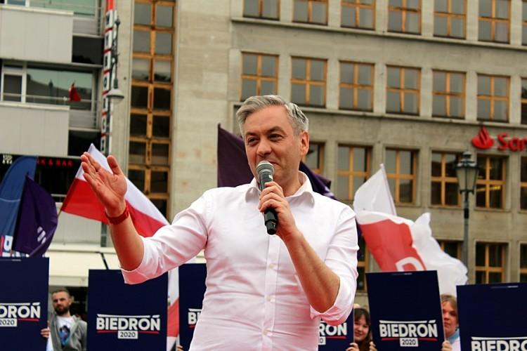 Robert Biedroń we Wrocławiu. „W domu, który nazywa się Polska, powinniśmy mieć równe prawa” [ZDJĘCIA]
