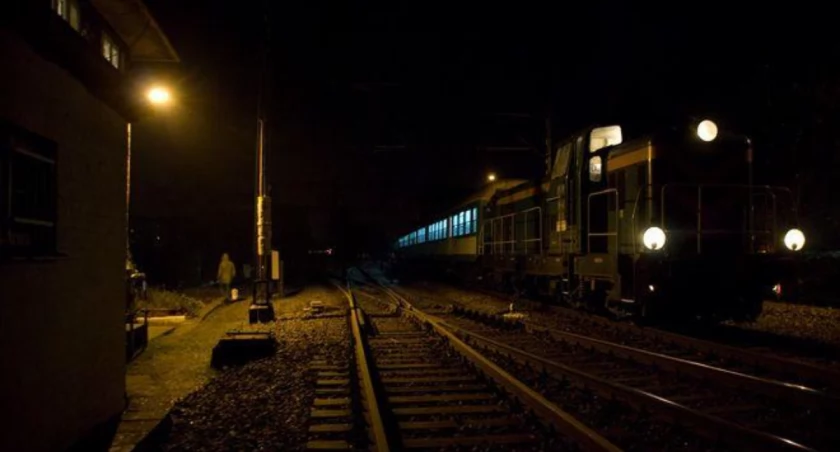 Zwłoki przy torach kolejowych. Nie wiadomo, jak doszło do tragedii 