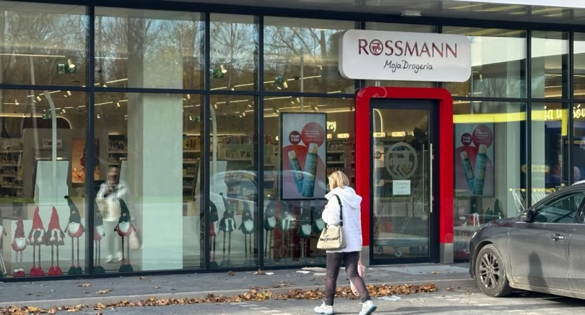 Po trzech miesiącach opóźnienia otwierają park handlowy w Leśnicy