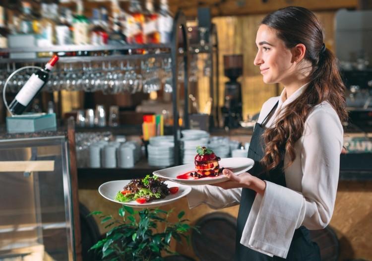 Praca w gastronomii i hotelach we Wrocławiu - ile można zarobić? Aktualne oferty