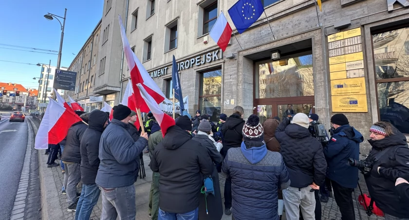 Rolnicy wjechali ciągnikami do centrum Wrocławia. Protestują przeciwko umowie UE - Mercosur 