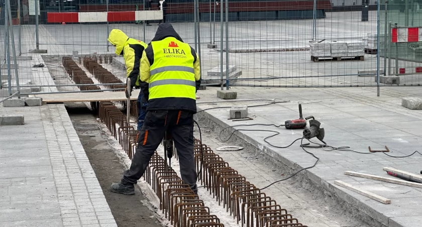 Przebudowa placu Wolności mocno opóźniona. Wiemy, do kiedy mają trwać prace 