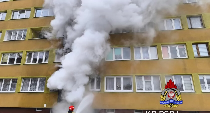  Śmierć mężczyzny w tragicznym pożarze bloku