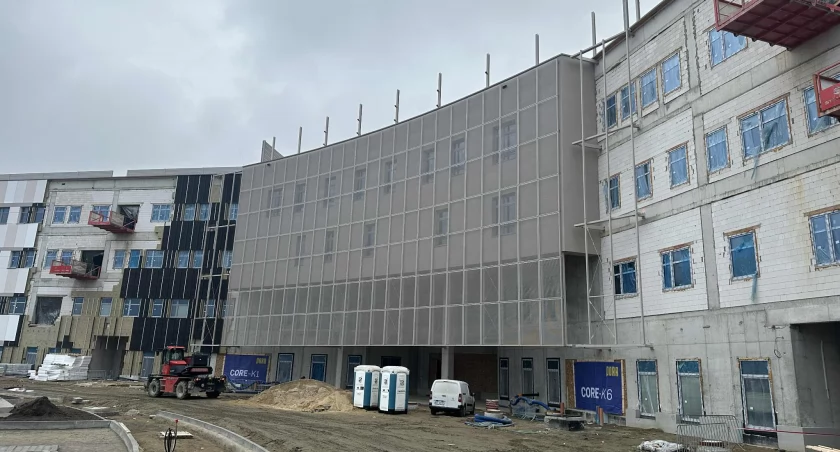 Ten nowy wrocławski szpital będzie jak małe miasto. Codziennie buduje go 400 osób. Zaglądamy do środka!