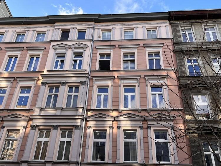 Wrocław: Wypadek na Nadodrzu. Człowiek wypadł z okna