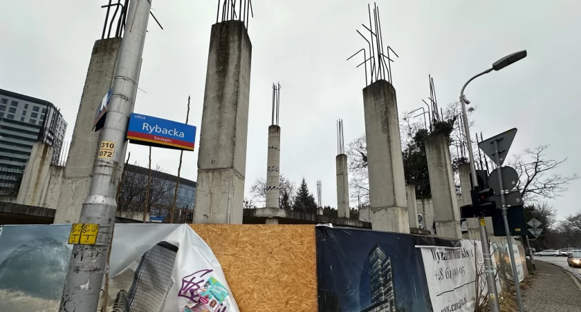 Straszący od lat szkielet wreszcie zniknie z centrum Wrocławia?