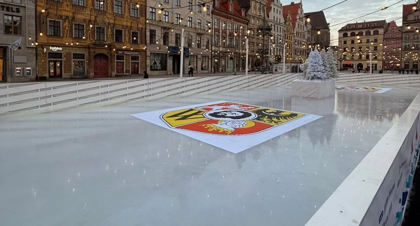 Wrocław: Lodowisko na Rynku - oto najważniejsze informacje [GODZINY OTWARCIA, CENY, BILETY, ZASADY]