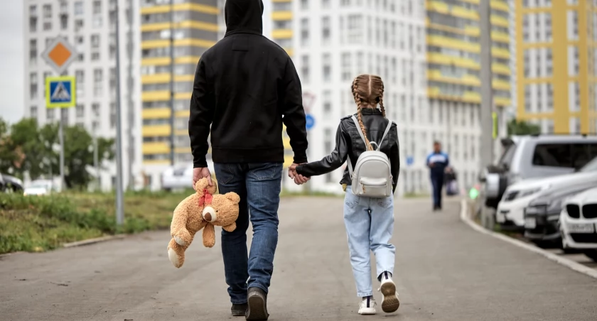Próbował uprowadzić dziewczynkę z ulicy. Złapał ją za rękę i szarpał za kurtkę