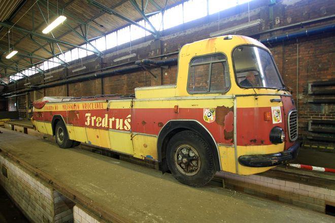 Chcą uratować legendarny wrocławski autobus bez dachu. Fredruś będzie miał nowe życie?