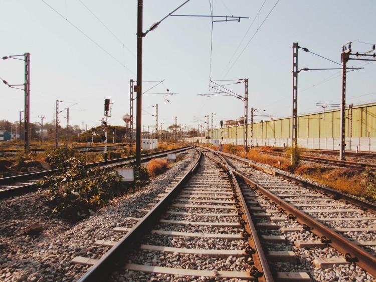 Śmiertelny wypadek na przejeździe kolejowym. Nie kursują pociągi do Wrocławia