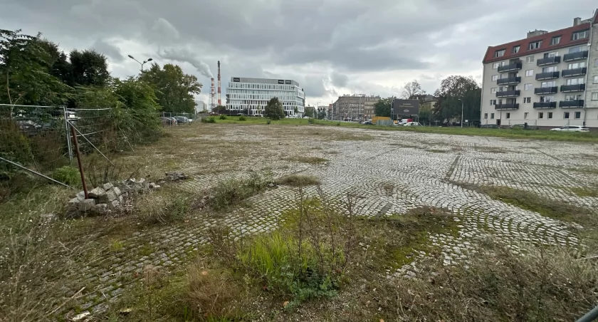 Właściciel Arkad zabuduje pustą działkę w centrum Wrocławia. Prace ruszą lada moment 