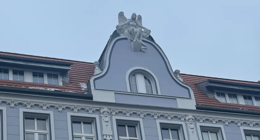 Kogo obserwował anioł z Piastowskiej?