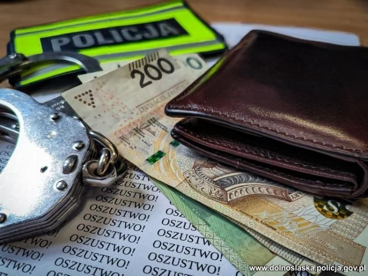 Straciła 162 tysiące złotych. Oszust podawał się za lekarza, który chce uciec z Iraku