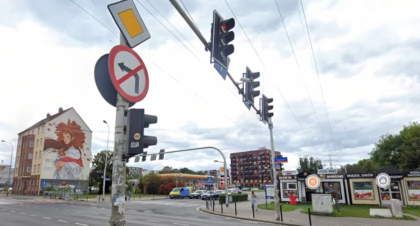 Zerwany kabel sparaliżował komunikację miejską. Akcja służb na Legnickiej 