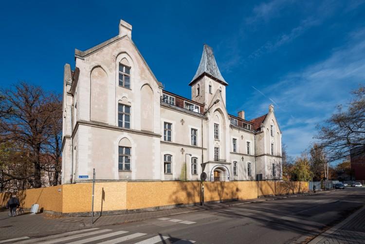 W XIX-wiecznym pałacyku na Ołbinie powstaną apartamenty [ZDJĘCIA, WIZUALIZACJE]