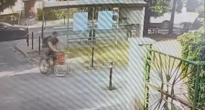 Policja pyta, kim jest ten człowiek. Pobił niepełnosprawnego na przystanku