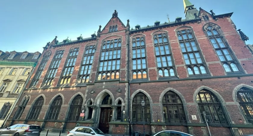 Oto zakamarki byłej biblioteki uniwersyteckiej, która stoi tuż przy wrocławskim Rynku. Czytelnicy nie oglądali tych miejsc