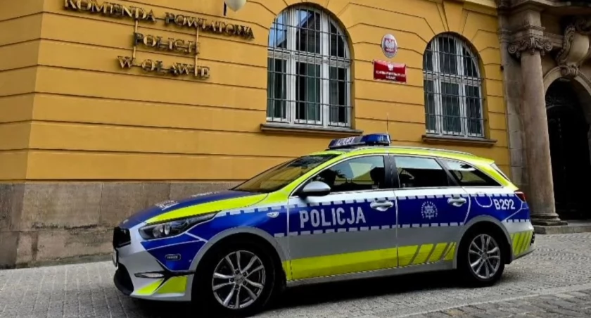 14-latek siedział na oknie i płakał. Policjantka zdążyła w ostatniej chwili