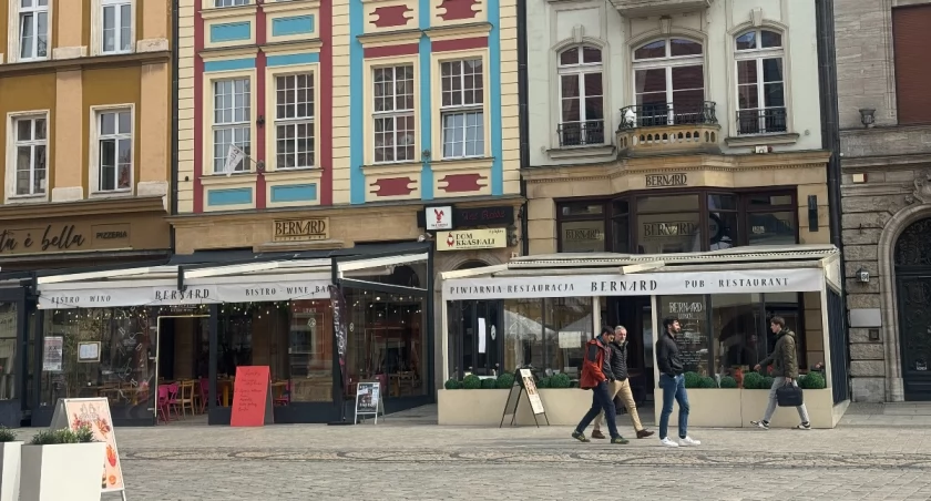 Ogródki na Rynku stoją mimo nakazu rozbiórki. Miasto wstrzymało kary