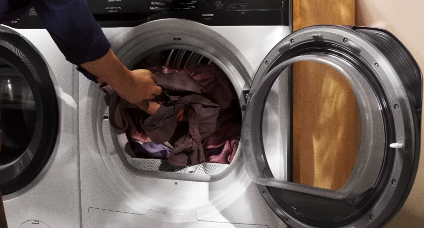 Ubrania suche w zaledwie 75 minut. Szybkie i delikatne suszenie QuickCare w suszarce Electrolux