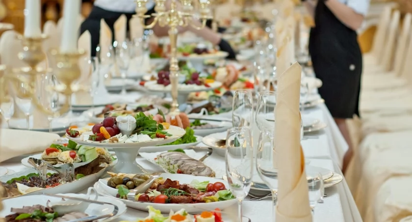 Śniadanie wielkanocne w domu? Kto teraz tak robi? Teraz chodzi się do restauracji! Cena zwala z nóg
