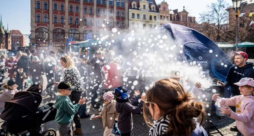 Tłumy na placu Solnym. Dziś Światowy Dzień Wody