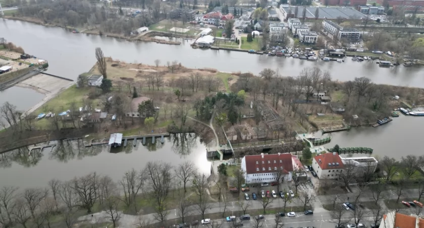 Bezludna wyspa w samym sercu Wrocławia. Nie możesz tu wejść, chyba że jesteś z policji