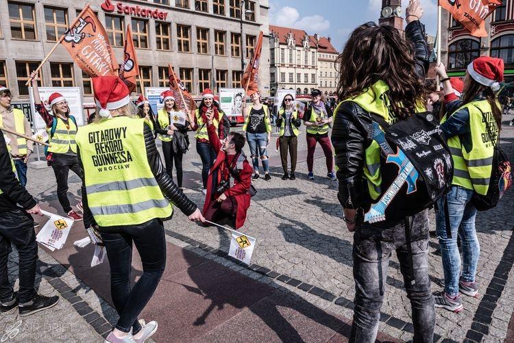 1 maja we Wrocławiu został ogłoszony Światowym Dniem Gitary